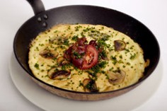 Æggekage med bacon og champignoner